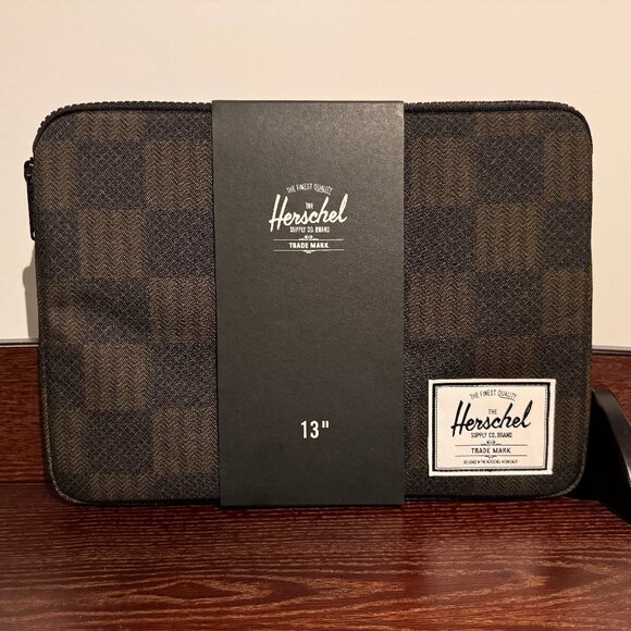 New Herschel Anchor Laptop Sleeve - Olive Checker - 13"-16" - Picture 2 of 7